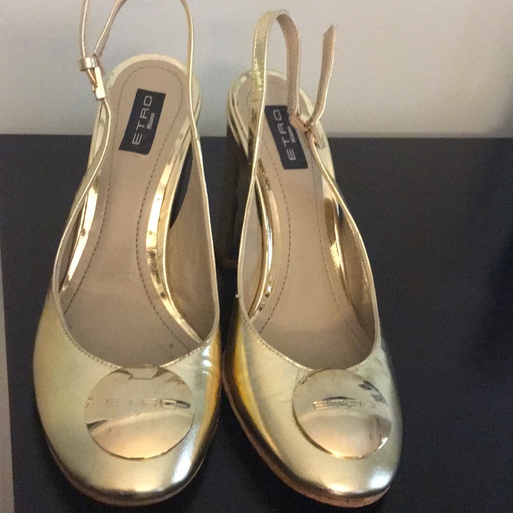 ETRO Metallic gold sling backs!!